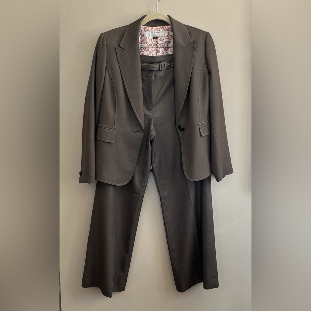 Tahari Arthur S Levine Blazer And Trousers Size 8 Petite In Taupe / Brown